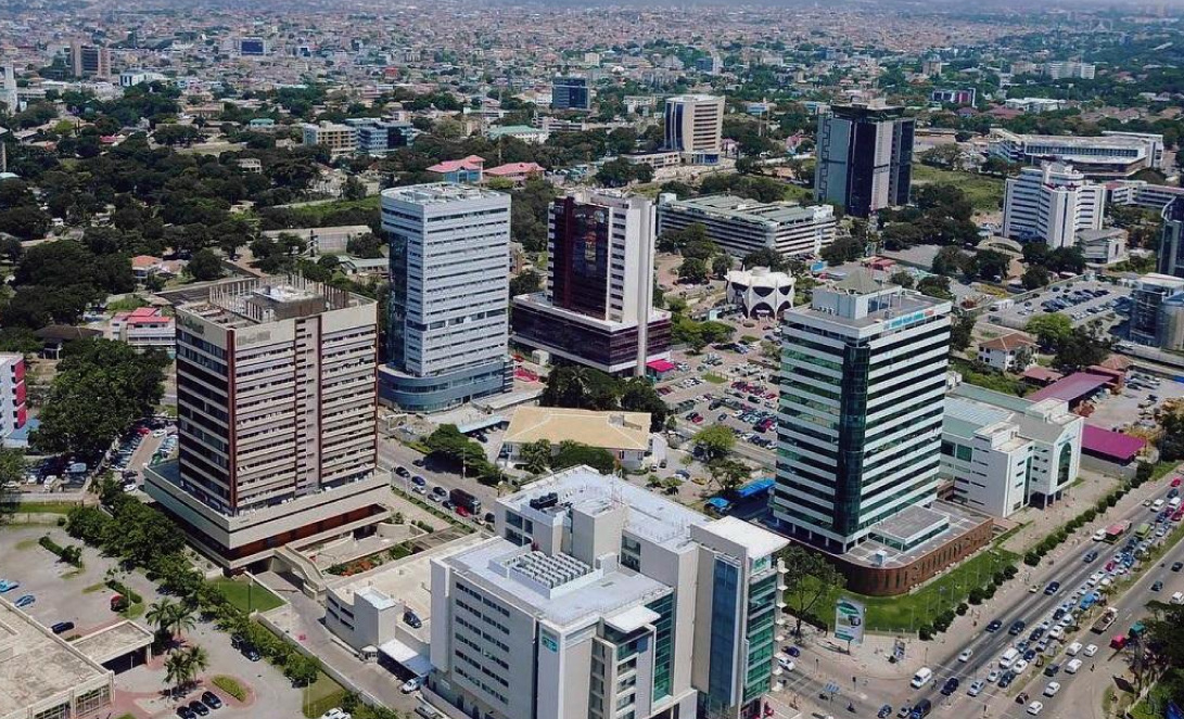Opportunities-for-International-Businesses-in-Ghana,-through-Lumincore-consult-best-consulting-firm-in-Ghana. Ghana as a gateway to West Africa for international businesses, showing Accra's commercial district and Tema Port logistics infrastructure. Discover why Ghana as a gateway to West Africa offers international businesses trade access, growth sectors, logistics, and expert market entry support.